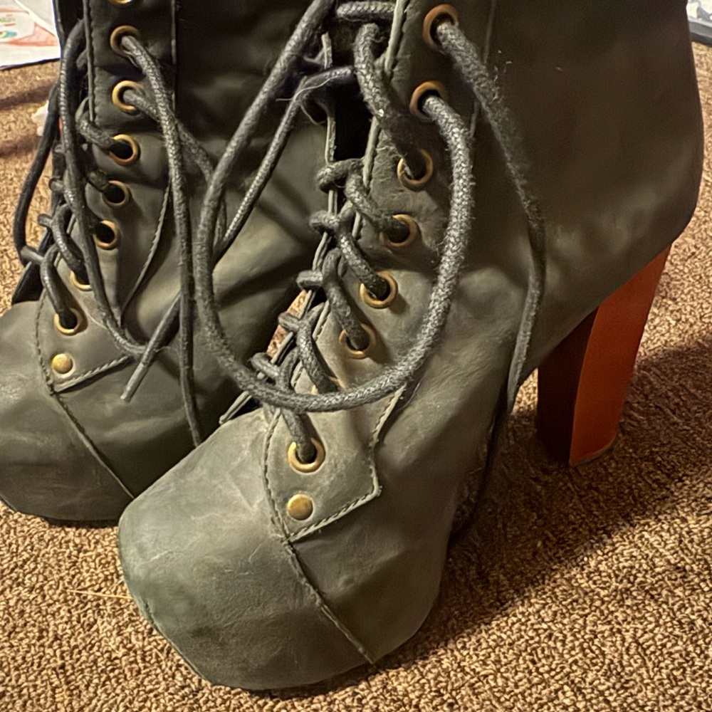Women’s Lace-Up Platform Ankle Boots in Olive Green